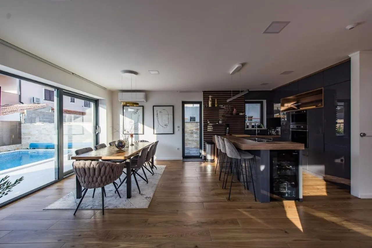 Villa Lisa By Belmont Realty Privlaka