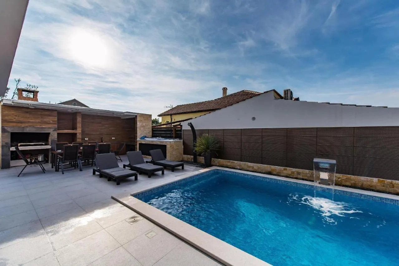 Villa Lisa By Belmont Realty Privlaka