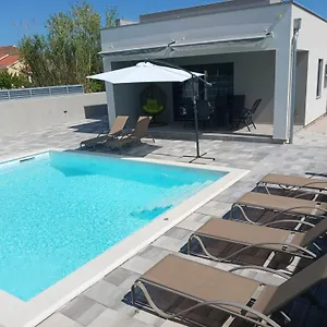 Holiday House Sara With Heated Pool Privlaka (Zadar)